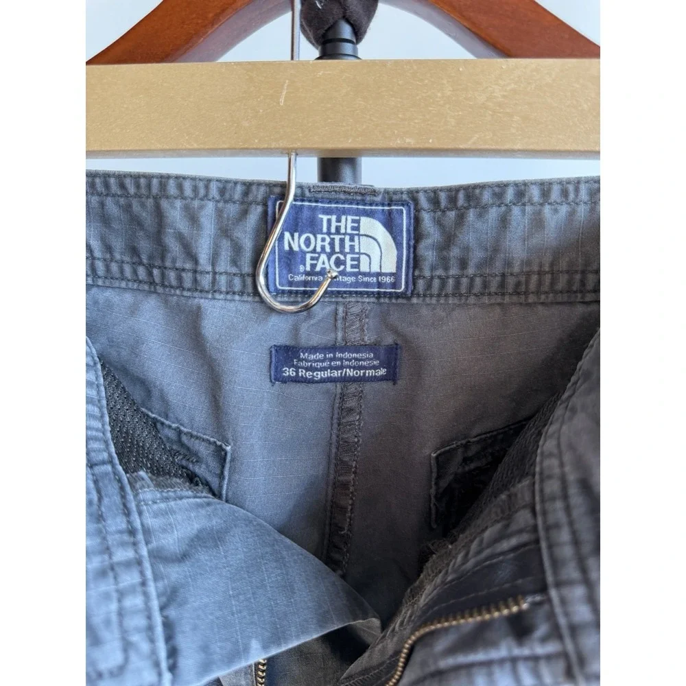 The North Face Camouflage Cargo Shorts Size 36x11 Men's Outdoor Hiking